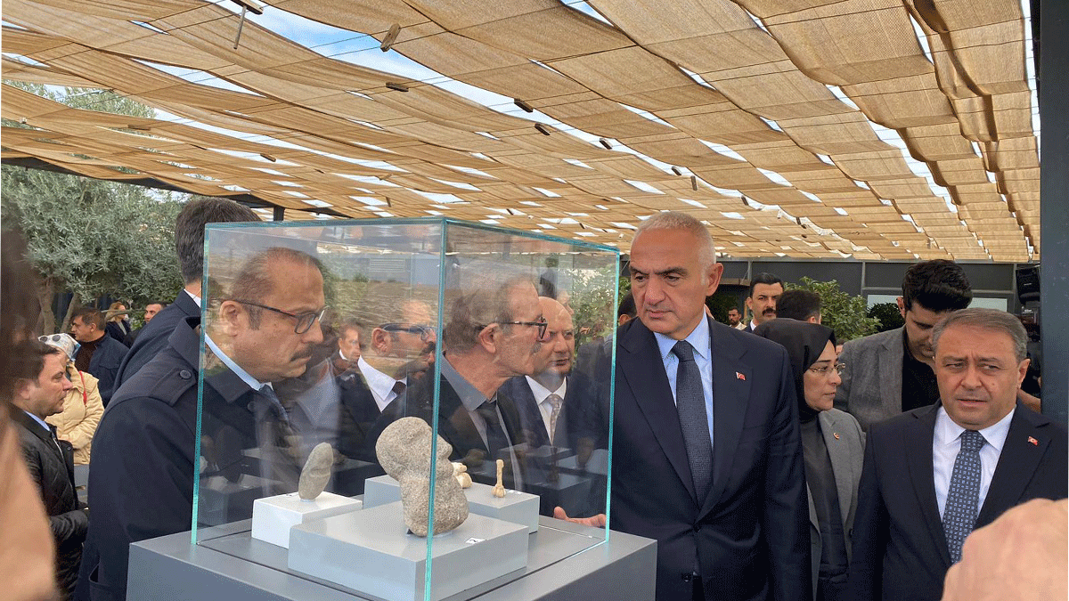 Şanlıurfa’nın önemli arkeolojik projelerinden Taş Tepeler Projesi, 5’inci yıldönümünde Karahantepe’de düzenlenen bilgilendirme toplantısıyla anıldı. Programa Kültür ve Turizm Bakanı Mehmet Nuri Ersoy da katıldı.