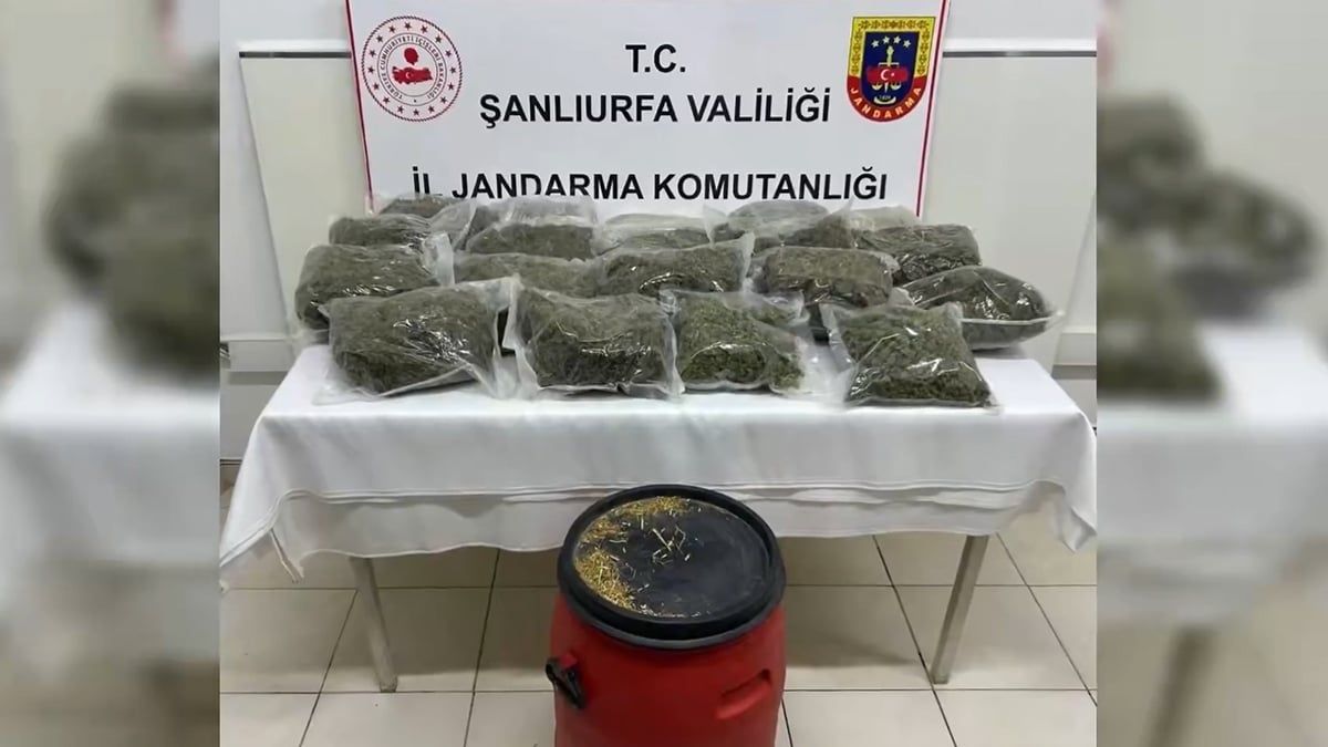 İçişleri Bakanı Ali Yerlikaya, Şanlıurfa’nın da aralarında bulunduğu 63 ilde jandarma ekiplerince uyuşturucu satıcılarına yönelik geniş çaplı operasyonlar düzenlendiğini açıkladı.