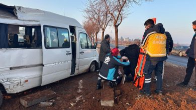 Şanlıurfa’nın Karaköprü ilçesinde buzlanma nedeniyle 3 otomobil ve bir minibüsün karıştığı zincirleme kazada 7 kişi yaralandı.
