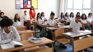 Milli Eğitim Bakanlığı, temel eğitimde artan devamsızlık oranlarına karşı 17 ilde uygulanacak üç yıllık yeni bir projeyi hayata geçiriyor.