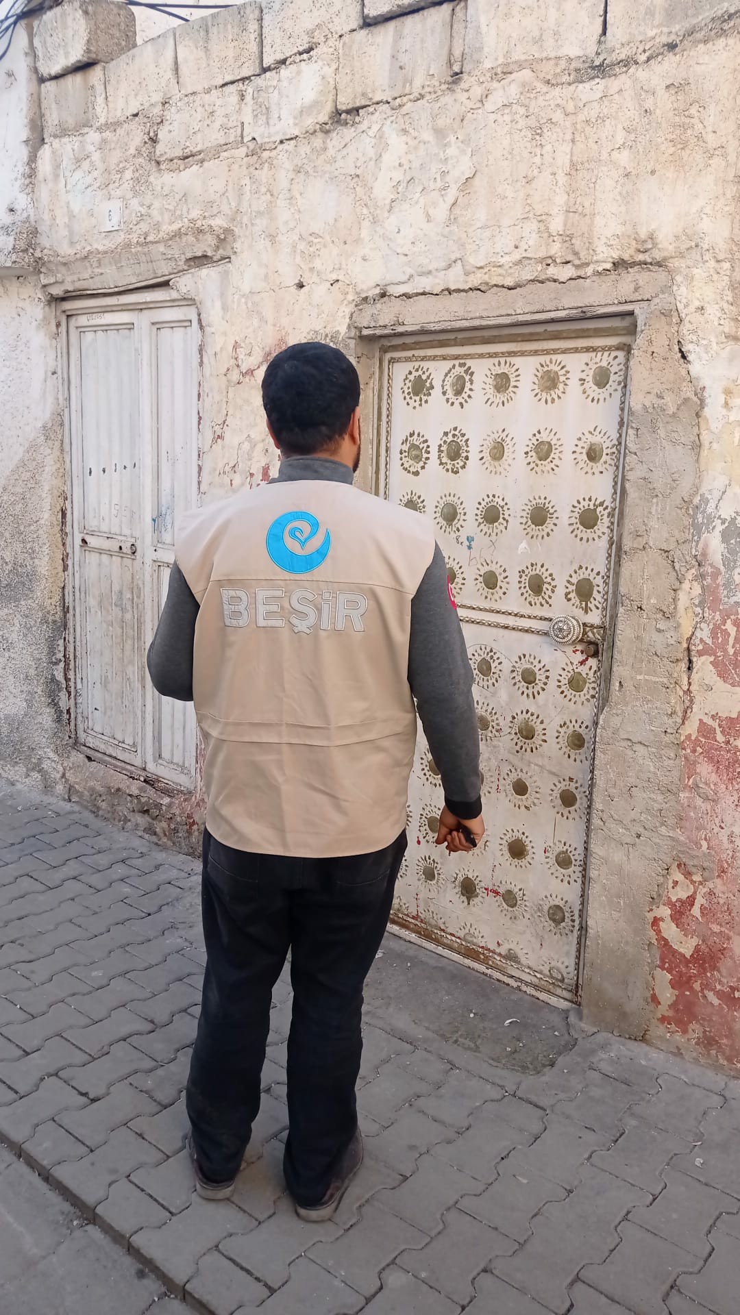 Kapı Kapı Dolaşıp Gönüllere Dokunuyorlar 