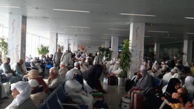 Şanlıurfa'dan Kurban Bayramı öncesi kutsal topraklara uğurlanan hacı adayları, dönüş yolunda rötar sebebiyle saatlerce bekledi.